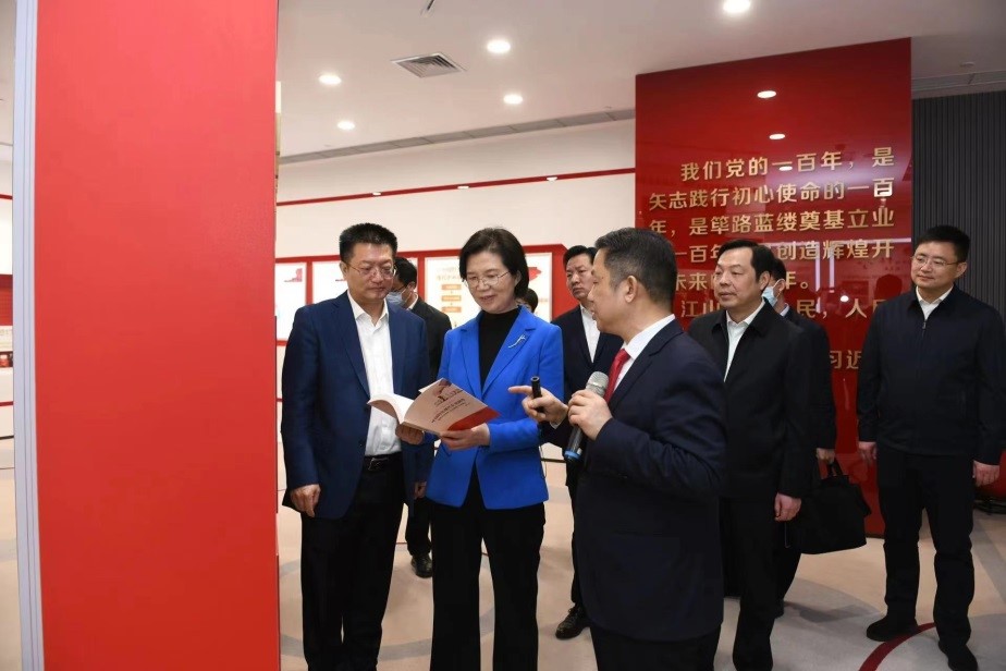 江苏省委常委、组织部部长沈莹调研菠菜担保网2