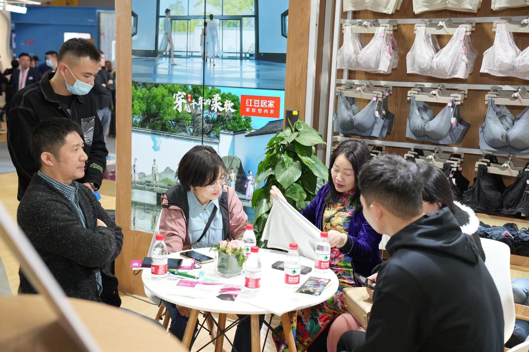 菠菜担保网居家服博会4